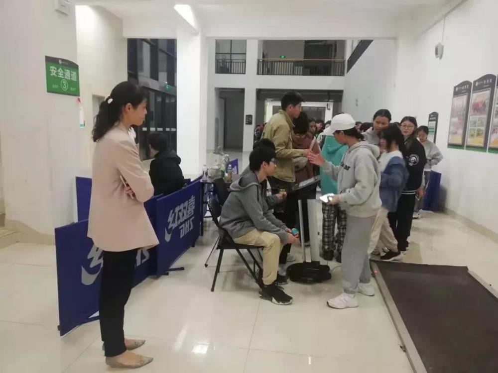 1ea14041c98d4b049c01cce31b28e947.jpg