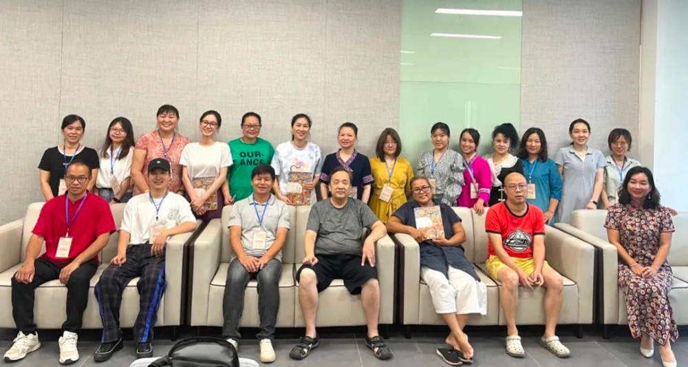 非遗研培丨陆红阳教授为染织绣研修班讲授《广西少数民族传统装饰图案》课程