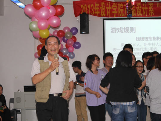 我院2013年班级联谊系列活动——产品设计系举办2013年“缘聚设计 梦想起航”迎新联谊晚会