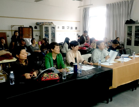 澳门沙金在线平台顺利举行2013级学术型研究生学位论文预答辩报告会